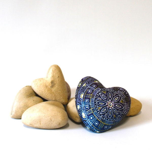 a group of blank stone hearts with one blue patterned heart